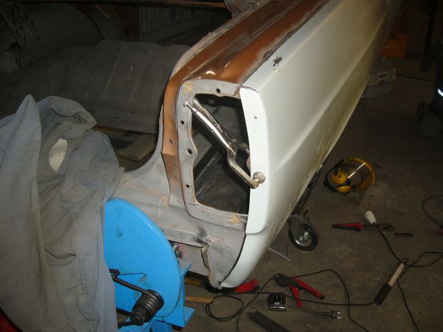 Faikun oikean quaerterin paikalleen asennusta