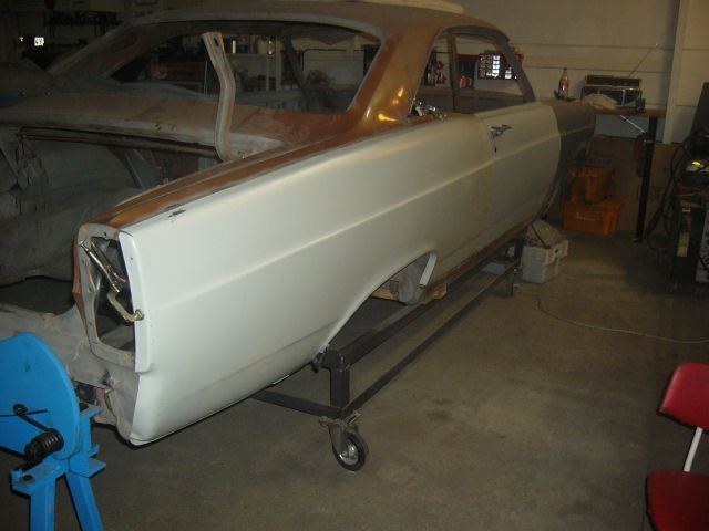 Faikun oikean quarterinn paikalleen asennusta